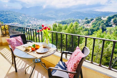 Day, Natural landscape, View (from property/room), Balcony/Terrace, Seating area, Mountain view