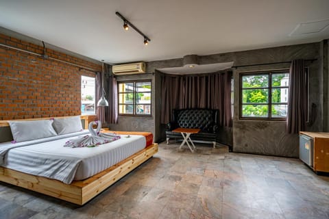 Restaurant/places to eat, Bed, Photo of the whole room, Bedroom, Breakfast, towels