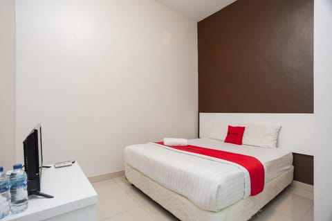 Bed, TV and multimedia, Bedroom