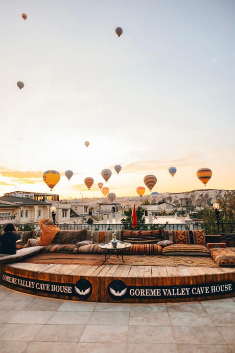 Property building, Day, Natural landscape, View (from property/room), Balcony/Terrace, Seating area, Sunrise, concierge