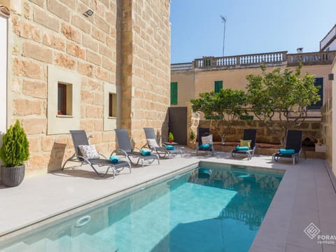 Property building, Facade/entrance, Garden, Swimming pool