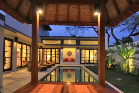 Facade/entrance, Swimming pool