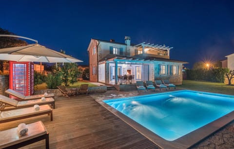 Property building, Swimming pool, Swimming pool