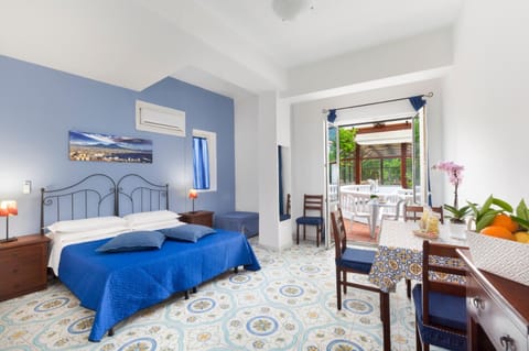 Seating area, Bedroom