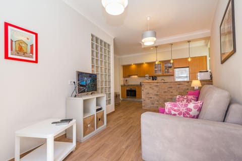 TV and multimedia, Kitchen or kitchenette, Living room, Dining area