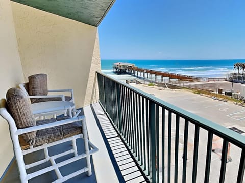 Sunglow Resort 305 Apartment in Daytona Beach Shores