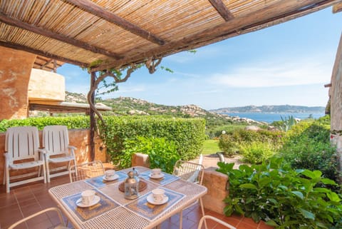 Property building, Balcony/Terrace, Living room