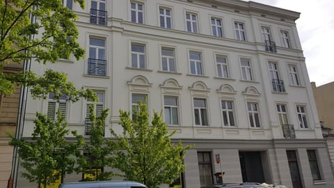 Property building, Day, Location
