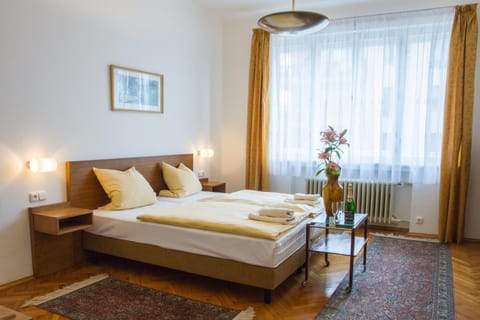 Photo of the whole room, Decorative detail, Bedroom