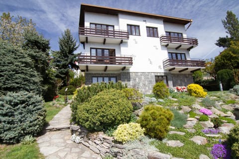 Facade/entrance, Garden, Balcony/Terrace, Cycling, City view, River view, Sports