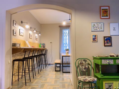 Kitchen or kitchenette, Seating area, Dining area, hair dresser