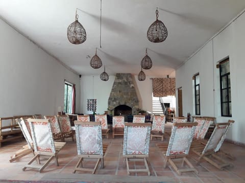 Restaurant/places to eat, Business facilities, Meeting/conference room