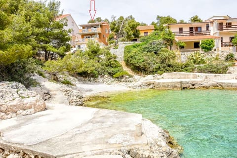 Property building, Facade/entrance, Day, Beach, Location