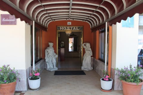 Facade/entrance