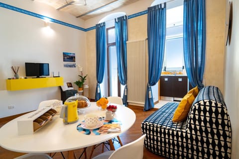 Living room, Photo of the whole room