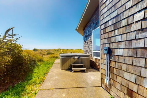 3 Bed 3 Bath Vacation home in Bayshore Beach Club House in Waldport