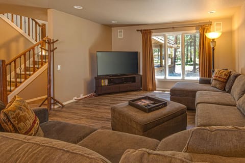 5 Bed 3 Bath Vacation home in Sunriver House in Sunriver