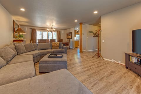 5 Bed 3 Bath Vacation home in Sunriver House in Sunriver