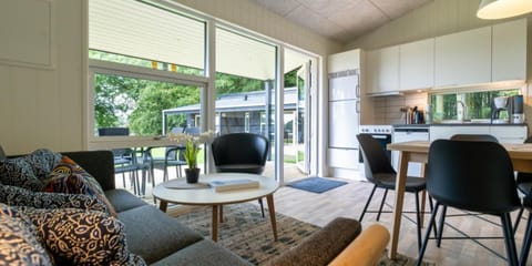 Kitchen or kitchenette, Living room, Seating area, Dining area