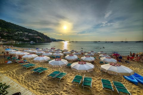 Day, Summer, Beach, Sea view, sunbed