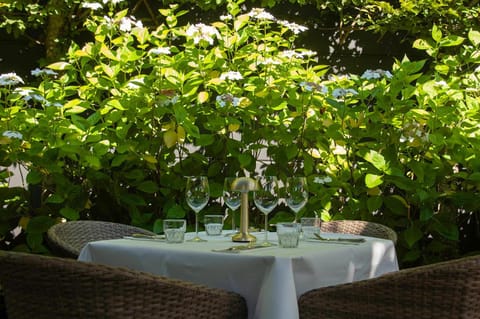 Garden, Dining area, Garden view, Dinner