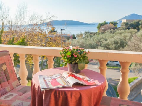 Patio, Day, People, Summer, Balcony/Terrace, Balcony/Terrace, Other, Photo of the whole room, Decorative detail, Guests, Landmark view, Sea view, Sea view, children