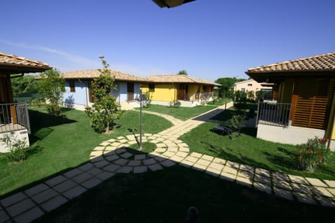 Facade/entrance, Area and facilities