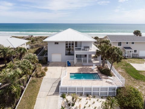 Property building, Bird's eye view, Garden, Beach, Sea view, Swimming pool, Parking