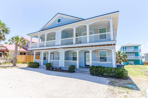 Property building, Patio, Facade/entrance, Neighbourhood, Garden, Balcony/Terrace, Parking