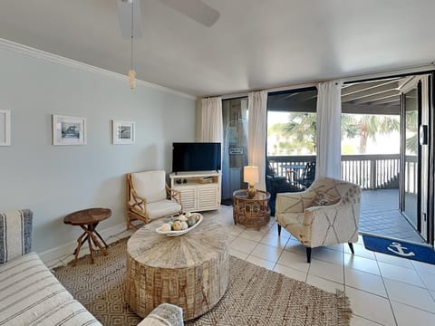 TV and multimedia, Balcony/Terrace, Living room, Seating area, furniture