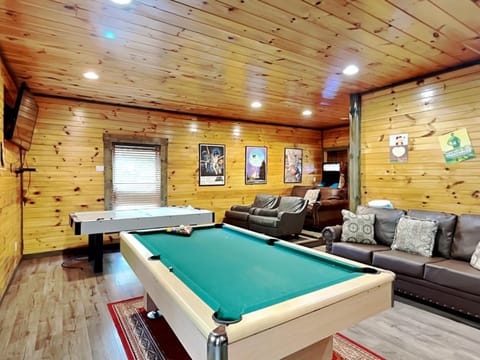 Celebration Lodge House in Swain County