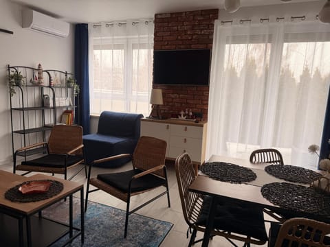 TV and multimedia, Kitchen or kitchenette, Living room, Seating area, Dining area, air conditioner