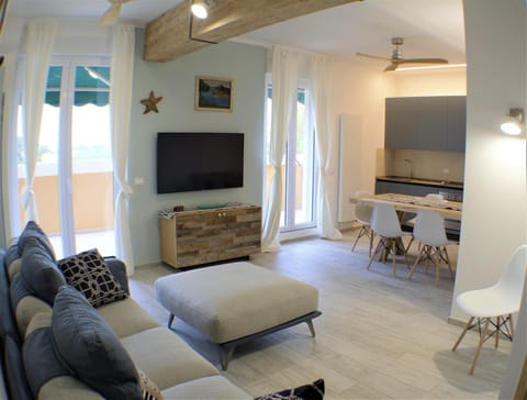 Patio, Living room, Seating area, Dining area