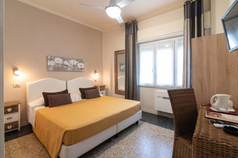 Bed, Photo of the whole room, air conditioner