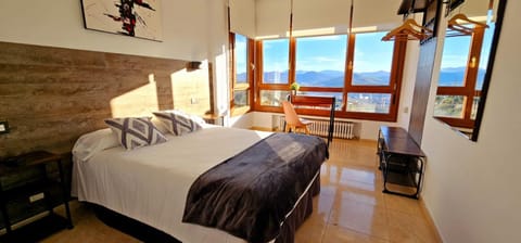 Bed, Natural landscape, Photo of the whole room, Bedroom, air conditioner, air conditioner