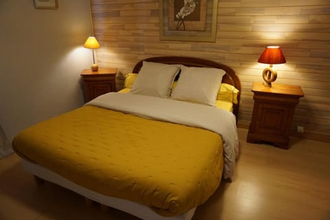 Property building, Photo of the whole room, Bedroom