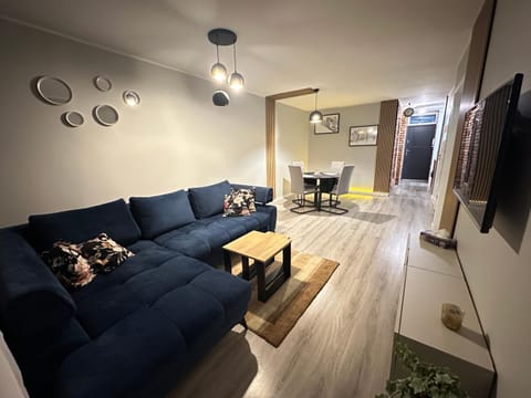 Communal lounge/ TV room, TV and multimedia, Living room, Seating area