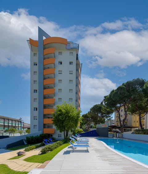 Property building, Solarium, Swimming pool