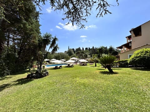 Property building, Spring, Day, Natural landscape, Garden, Garden view, Pool view, Swimming pool, sunbed