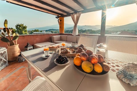 Balcony/Terrace, Food and drinks, Food