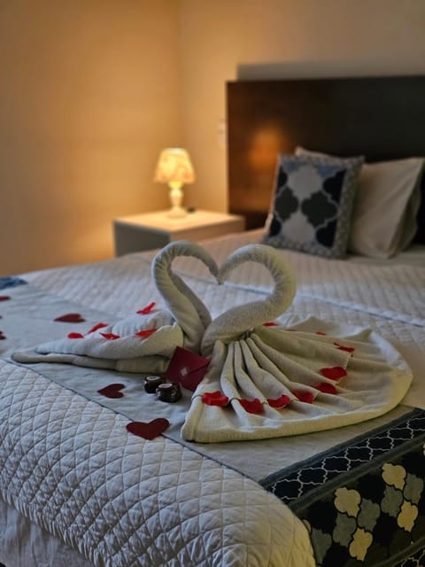 Bed, Photo of the whole room, Bedroom, wedding, wedding