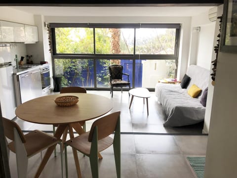 View (from property/room), Living room, Seating area, Dining area, Garden view, dishwasher, pet friendly, air conditioner