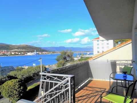 View (from property/room), Balcony/Terrace, City view, Sea view