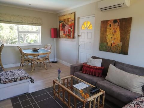 Maroela House Guest Accommodation Bed and Breakfast in Cape Town