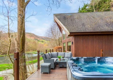 Hot Tub, Balcony/Terrace, Lake view