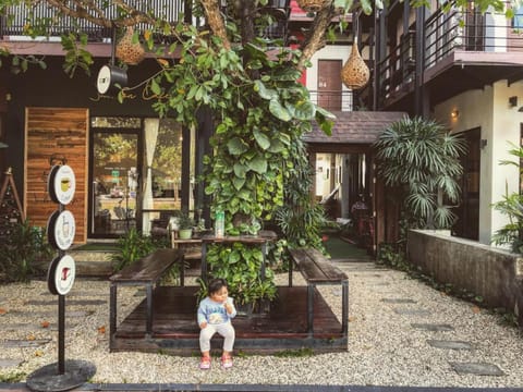 Facade/entrance, Garden view, children