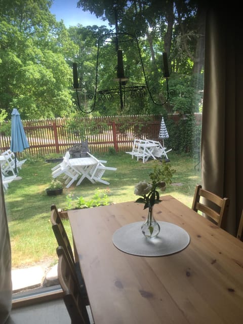 Patio, Dining area, Garden view
