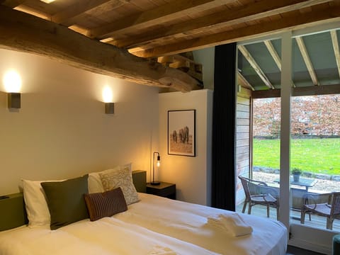 Bed, Bedroom, Garden view