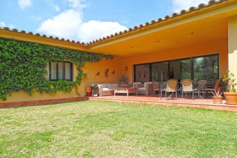 Property building, Day, Garden, Seating area