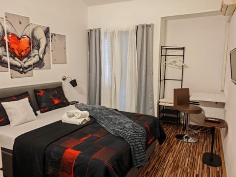 Photo of the whole room, Bedroom